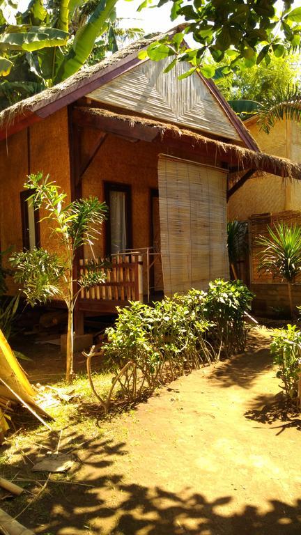 Lima Bintang Hotel Джили Трауанган Екстериор снимка
