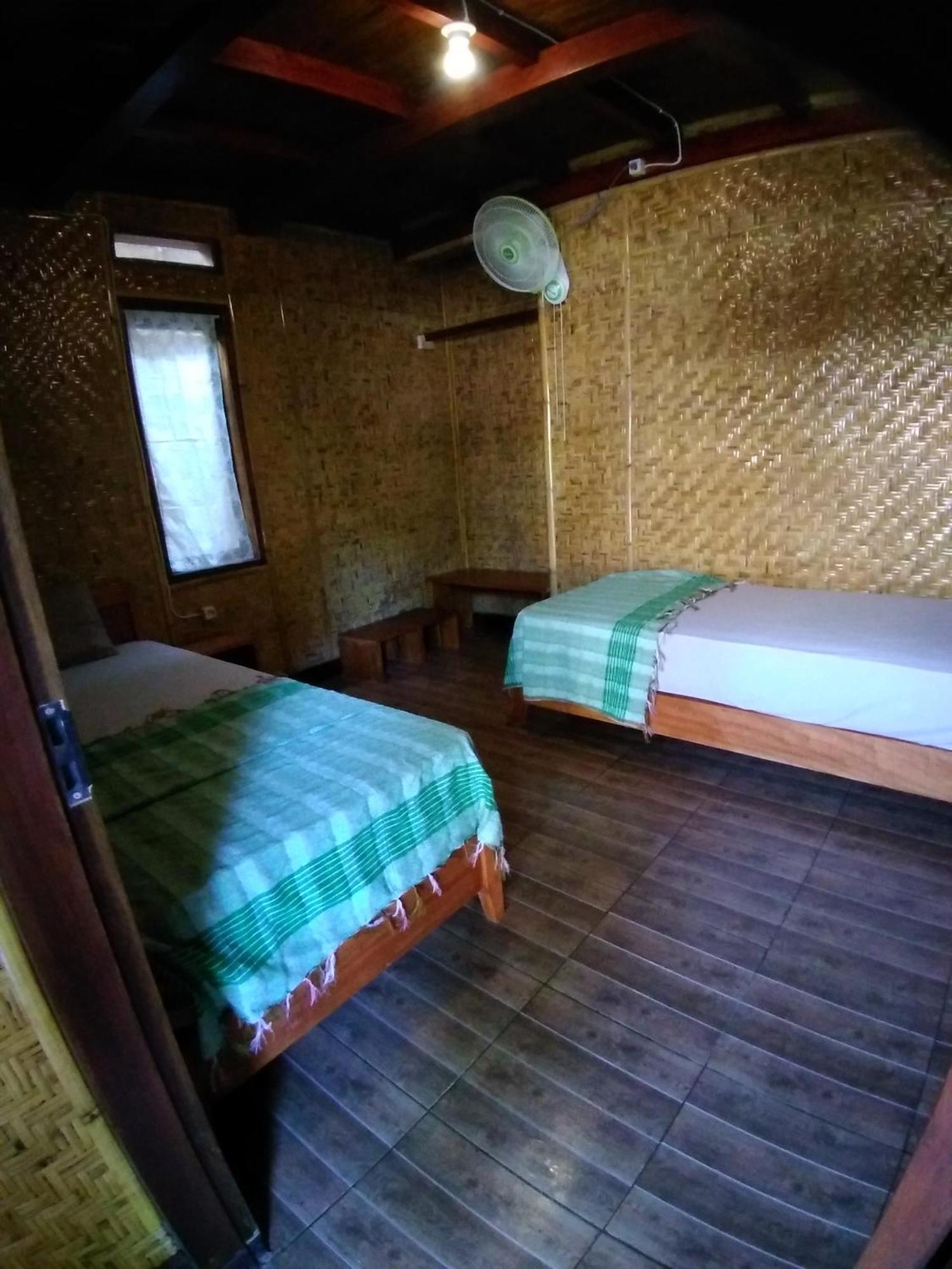 Lima Bintang Hotel Джили Трауанган Екстериор снимка