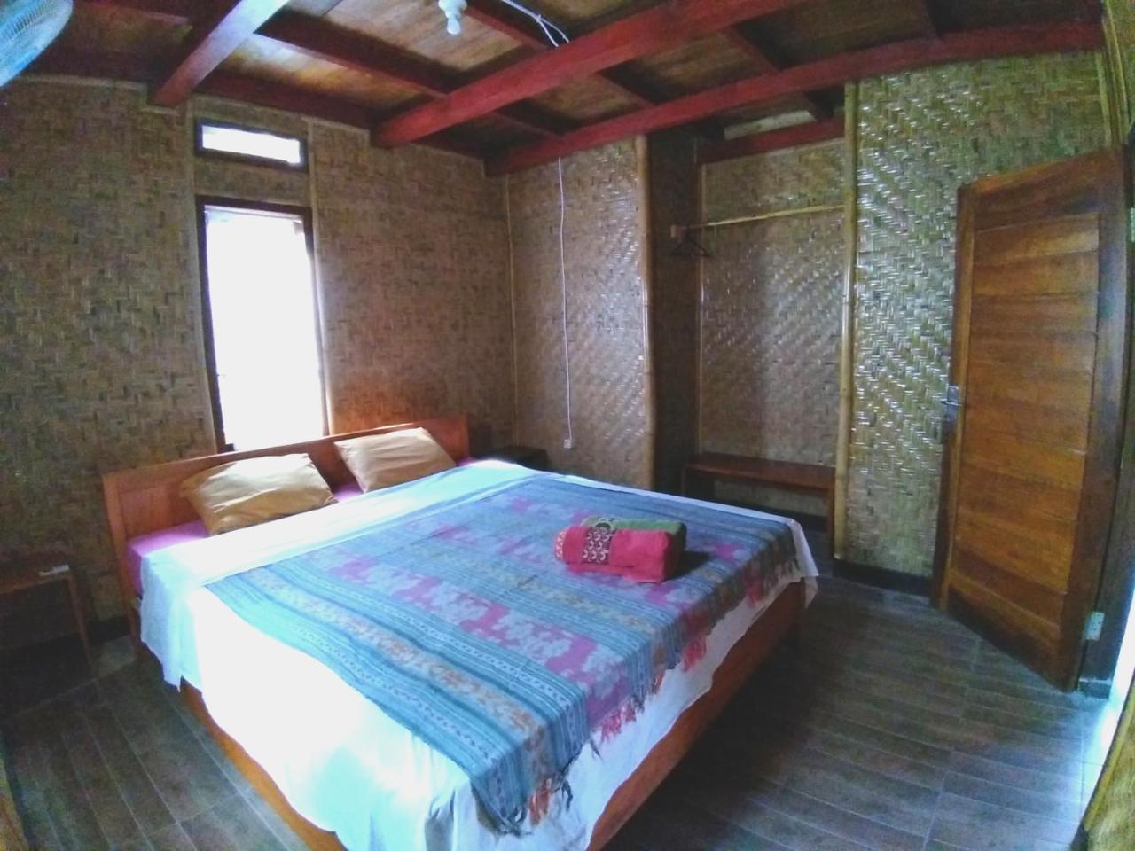 Lima Bintang Hotel Джили Трауанган Екстериор снимка